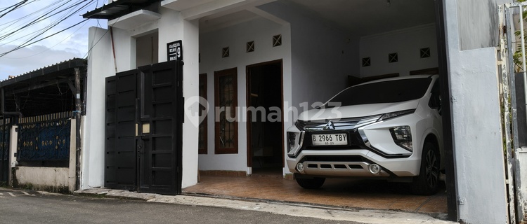 Ready-to-Occupy Rental House at the Cheapest Price in Lubang Buaya Area 1