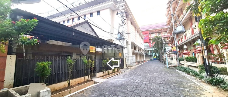 Labuhan House right next to UPGRIS Campus 1 Dr Cipto/Sidodadi Semarang. 1