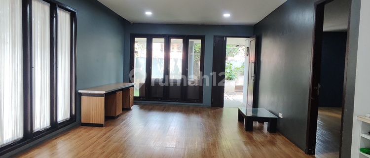 Spacious Parking - Suitable for Office - Haji Nawi Near Blok M - Price 195 Million Per Year - 1