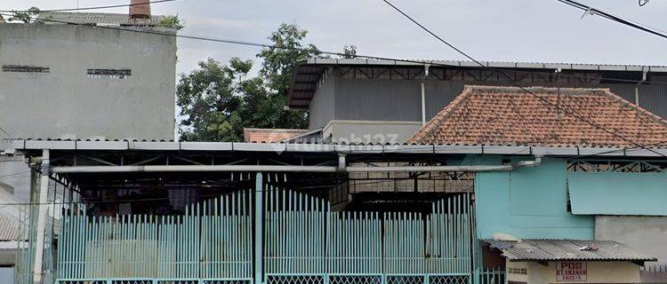 DI  RUMAH TUA HITUNG TANAH KAWASAN JATINEGARA LOKASI STRATEGIS 1