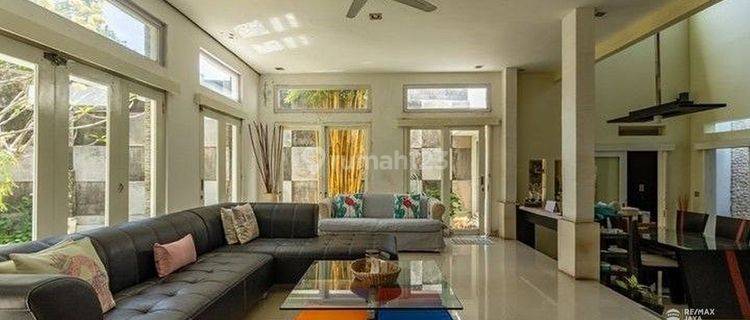 Villa Full Furnished Dijual, Area Nusa Dua 1