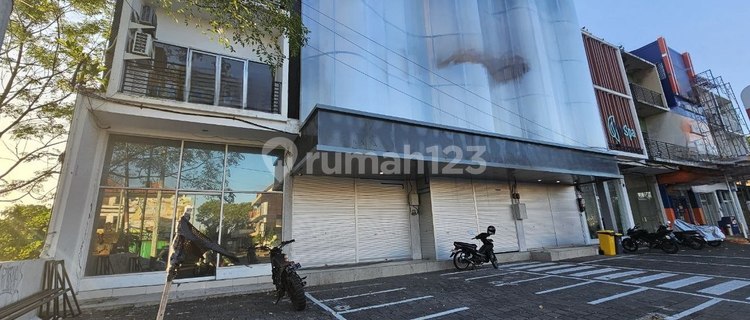 3-Story Shophouse Premium Location for Sale, on Sunset Road, Kuta Area 1