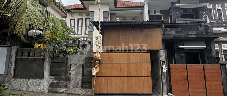 Rumah 2 Lantai dekat Jalan Utama Dijual, di Gn Catur, Denpasar Area 1