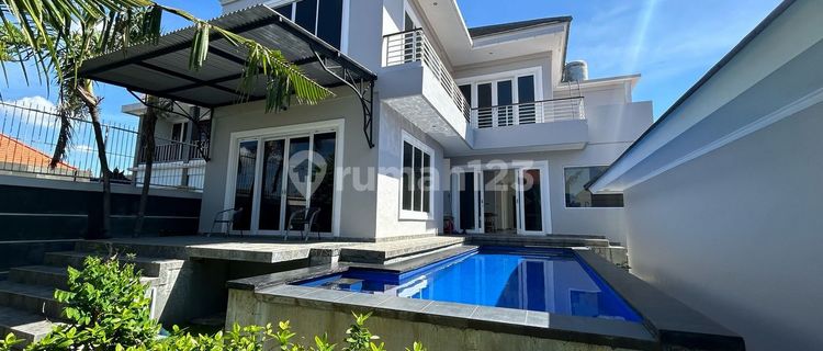 Rumah Mewah dengan Kolam Renang Pribadi Dijual, Denpasar Barat Area 1