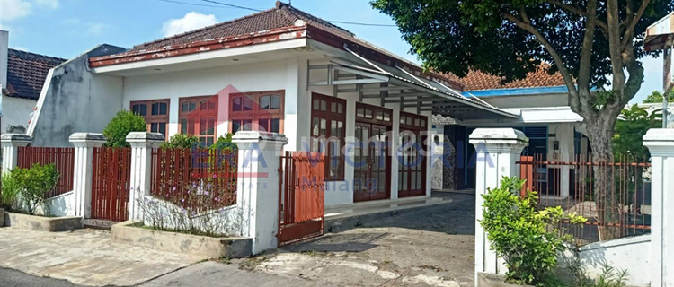 House with Warehouse ex Factory, Business Space 1480 M2 in Pare 1