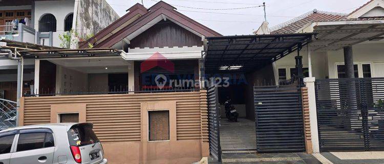 Disewakan Rumah Perum One Gate System,semi Furnished Kota Malang  1