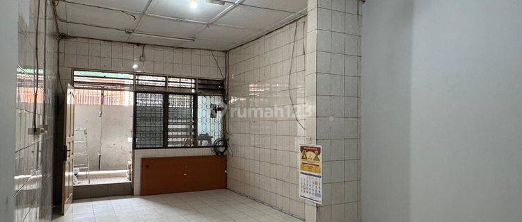 Tempat Usaha Jalan Raya Dekat Angke Pasar Pagi 1