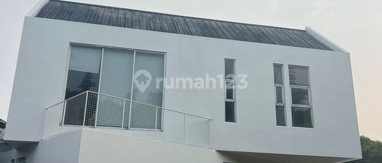 Rumah Cantik di Delatinos Bsd Tangerang Selatan. Lia 1