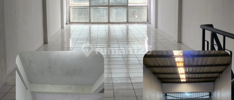 For sale, fast. Kapuk Raya shop-house, renovation finished neatly, 3 floors, open space, tidy. Suitable for warehouse, workshop, laundry, office, store, cafe, etc. 1