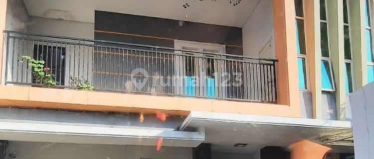 Luxury Beautiful House Green Garden 2.5 floors West Jakarta 1