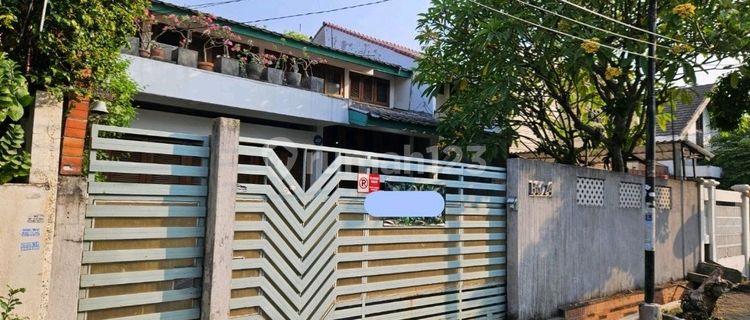 For Sale Very Nice Luxury House Suitable for Beauty Clinic in Puri Indah, West Jakarta 1