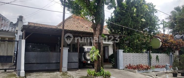 STRATEGIC LOCATION  ATTRACTIVE PRICE  HOUSE on Riau Street Wing BANDUNG CITY CERTIFICATE  NEGOTIATE UNTIL DEAL !!! 1