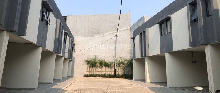 Rumah Disewakan Dalam Cluster Dekat binus anggrek Dan SCBD 1