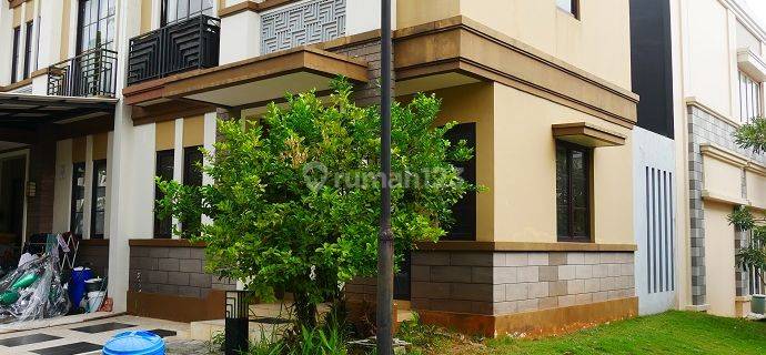 Rumah sudah direnovasi, hoek,utara dan barat, di Cluster The Savia BSD 1