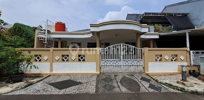 Ready-to-occupy house, Semi furnished, 1 floor, North, in Banjar Wijaya Cluster 1