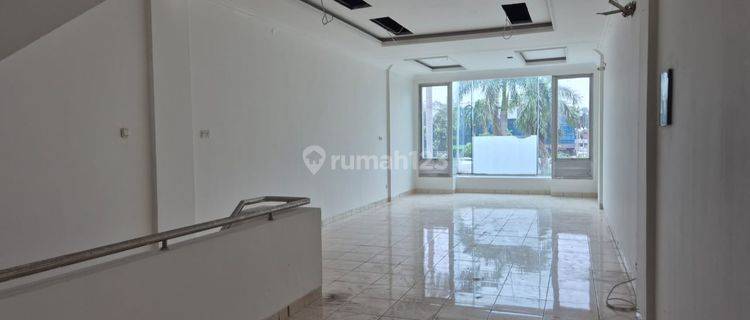 Dijual Ruko 3 Lantai SHM 202 m2, Di Kebon Jeruk, Jakarta Barat 1