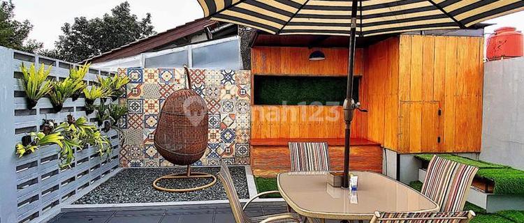 Spacious Ready-to-Occupy House Near MRT and Fatmawati Toll Road, South Jakarta 1