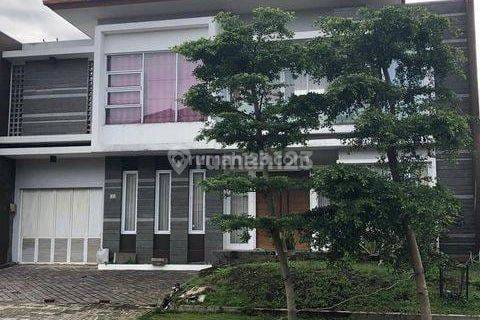 Rumah 3 Lantai Bagus Semi Furnished SHM di Cluster Tatar Mayang Sunda , Bandung 1