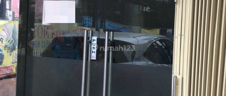 Ruang usaha disewakan lokasi strategis 1
