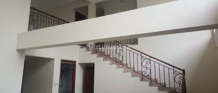 Disewakan Rumah Di Setraduta Cemara, Bandung 1