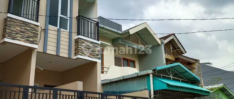 Rumah Baru 3 Lantai Jelambar Jakarta Barat 1