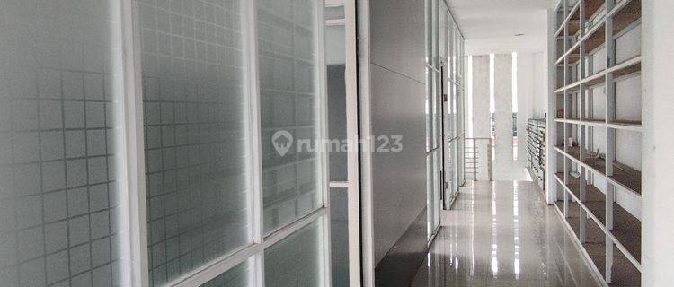 Ruang Usaha dan ruang kantor diarea komersil  1