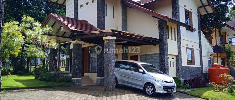 Dijual Rumah Villa bagus terawat di drh Lembang Bandung  1