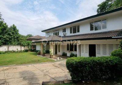 Rumah di Jl. Kenanga Halaman Luas SWPOOL 2 Lantai SHM Hadap Utara 1