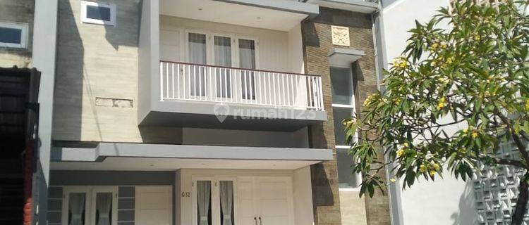 Rumah 2 Lantai Komplek Elit One Gate System dekat Sanur 1