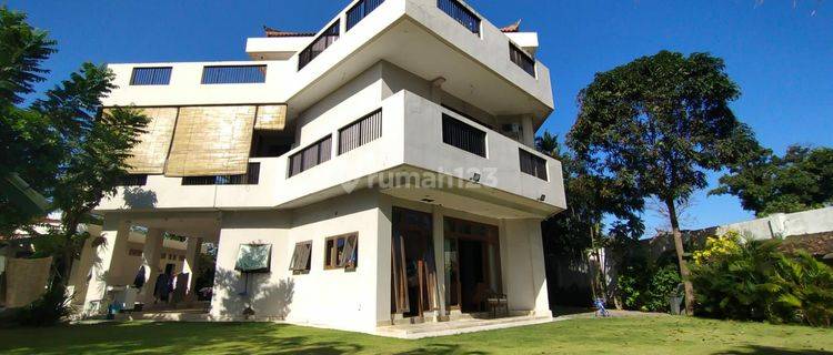 Luxury Beach House with Big Garden Close to Sanur 1