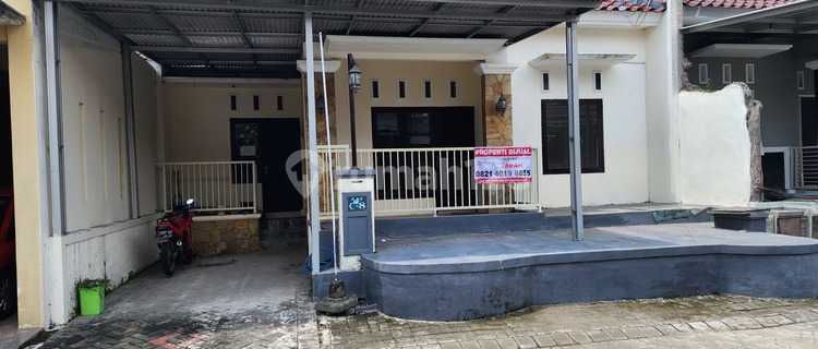 Ready-to-Occupy House Gresik Regency Manyar Gresik 1
