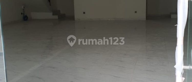 For rent, nice shop house like new cheapest at Kebon Jeruk Raya 1