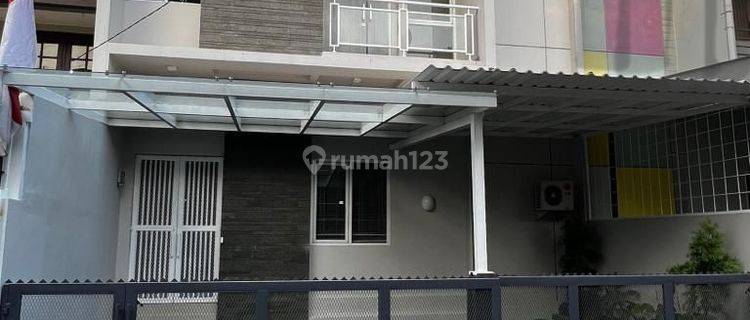 Rumah di Sayap riau 3 Lantai semi furnished Bagus dipusat kota 1