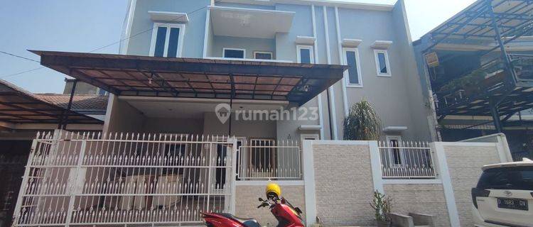 Rumah 2 Lantai Minimalis Modern Bagus Di Taman Kopo Indah Shm 1