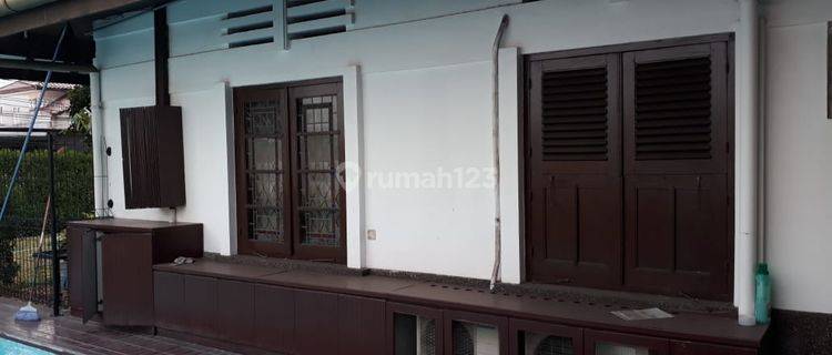 Rumah asri dan siap huni di Menteng, Jakarta Pusat 1