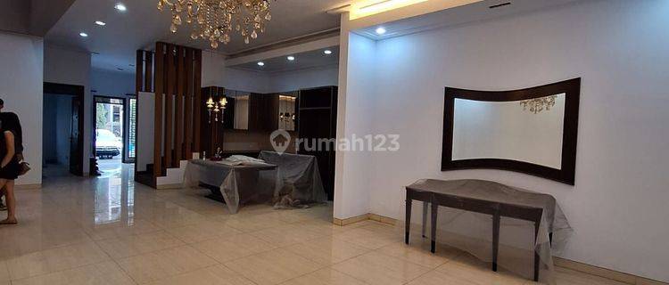 DISEWAKAN Rumah di Mekarwangi Singgasana. (Semi Furnished) 2 Lantai 1