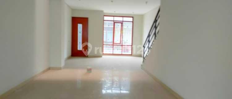 For Rent Three-Story Shop House Near Pasteur and Nurtanio Toll Roads 1