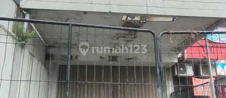 Selling at a Low Price, 3-Story Shop House on Jl. Raya Jatiwaringin, Pondok Gede, Good Location, Strategic, Suitable for Business 1