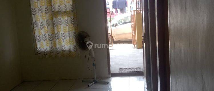 Disewakan Rumah 2 Kamar Tidur Semi Furnished di Sepatan, Tangerang 1