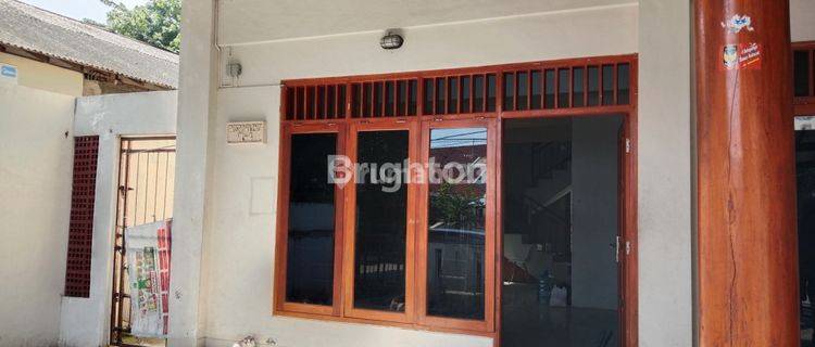 RUMAH 2 LANTAI DISEWAKAN. LEBIH COCOK KALAU DIGUNAKAN UNTUK USAHA ATAU PERKANTORAN ATAU SEBAGAI RUMAH HUNIAN JUGA BISA 1