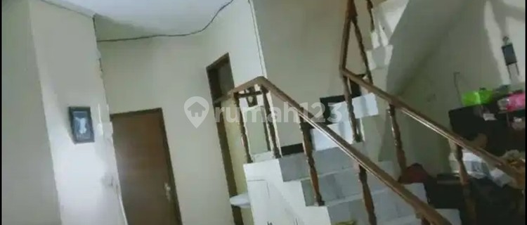 2-Storey House in Darmo Permai Utara Suitable for Boarding 1