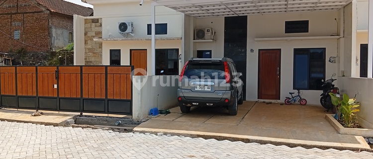 Ready-to-Occupy House Near Undip Tembalang, Semarang, Central Java 1