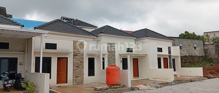 Rumah Banyumanik Dekat Kampus Undip bisa KPR 1