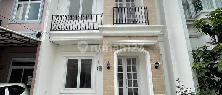 2-Story House Strategic Location in Margonda Depok 1