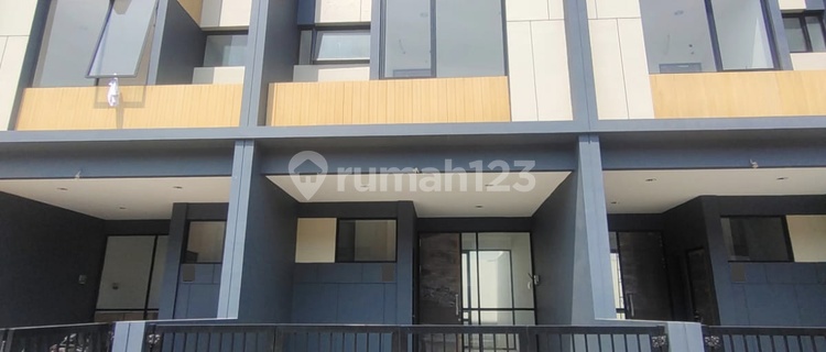 Quick Lease for Strategic Soho-Type Shophouses in Grand Wisata 1