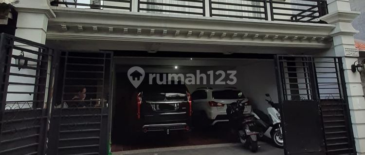 Nice 3-Story House in Modernland Tangerang 1