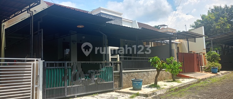 Well-Maintained Move-In Ready House in Banyumanik 1