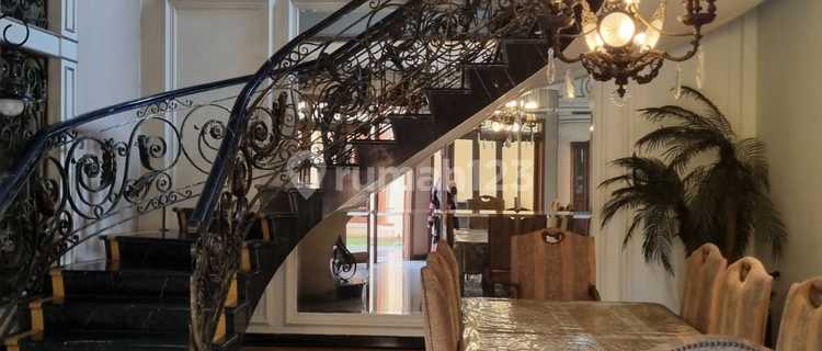 Kemewahan Klasik Bernuansa Eropa & Taman Asri Di Menteng 1