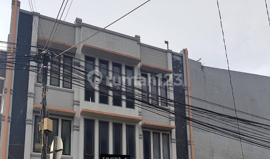 Shop House in Pasar Minggu 150.0 m² Semi Furnished HGB 1