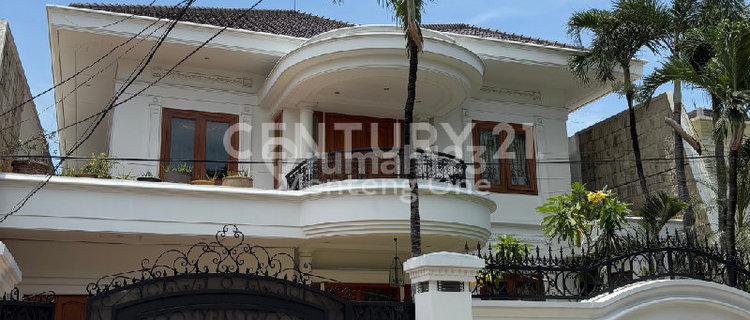 Rumah Cantik Dengan Taman Asri Di Menteng 1